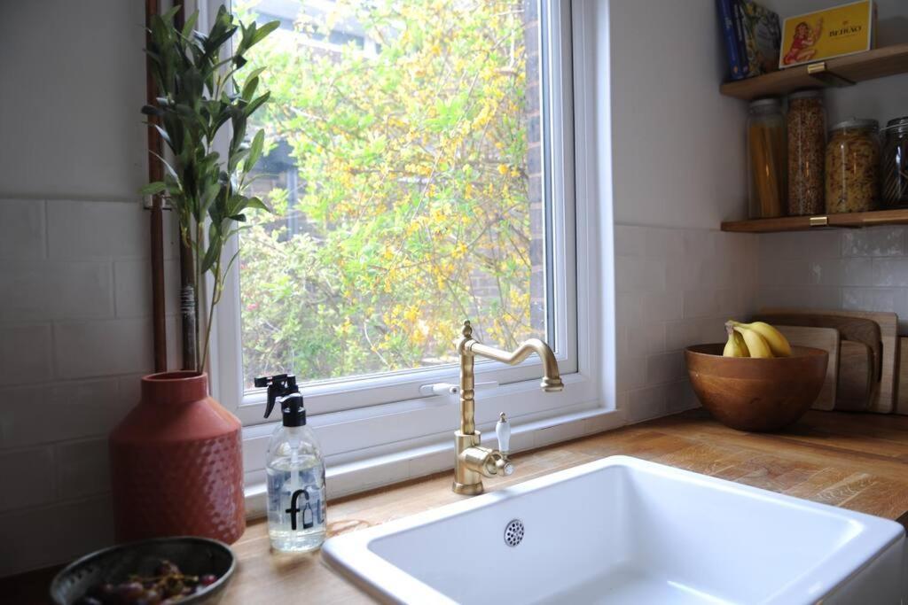 Light Filled Mid- Century 3 Bed Cottage In Dulwich London Ngoại thất bức ảnh