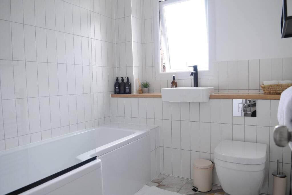 Light Filled Mid- Century 3 Bed Cottage In Dulwich London Ngoại thất bức ảnh